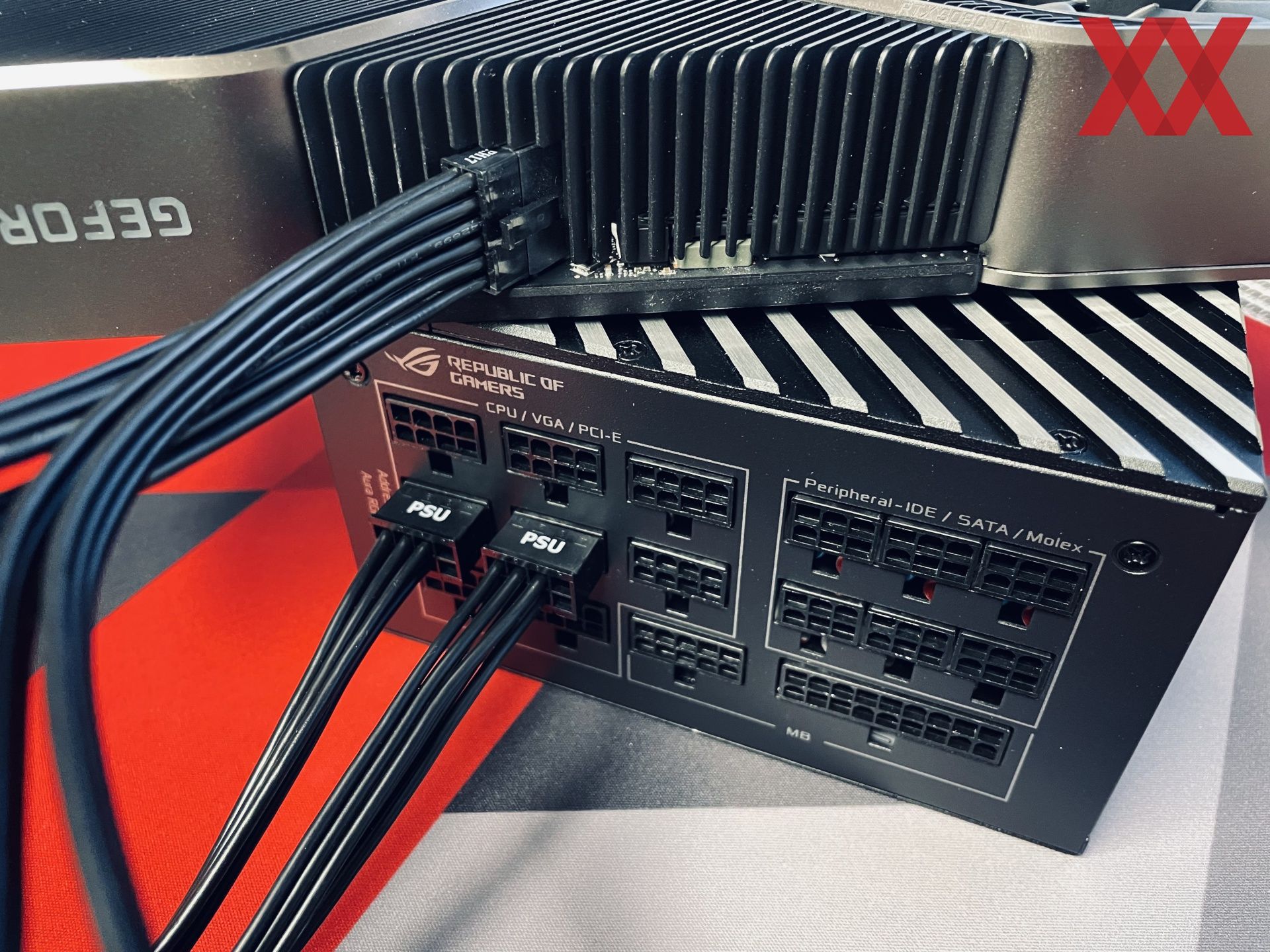 asus thor2 pcie5 0 connector 4 1920px